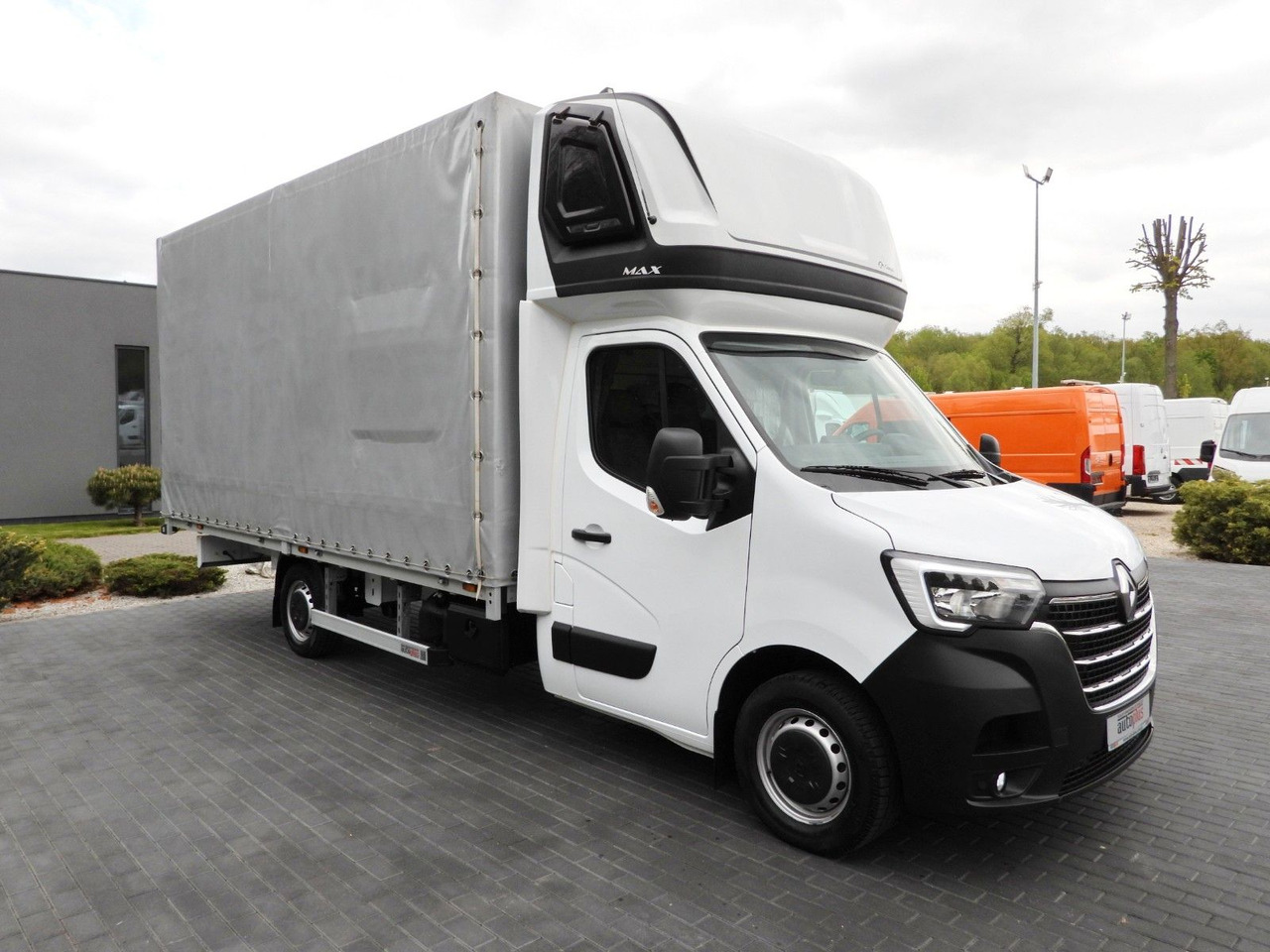 Renault MASTER PRITSCHE PLANE 10 PALETTEN WEBASTO A/C - Furgão de toldo: foto 4 Renault MASTER PRITSCHE PLANE 10 PALETTEN WEBASTO A/C - Furgão de toldo: foto 4