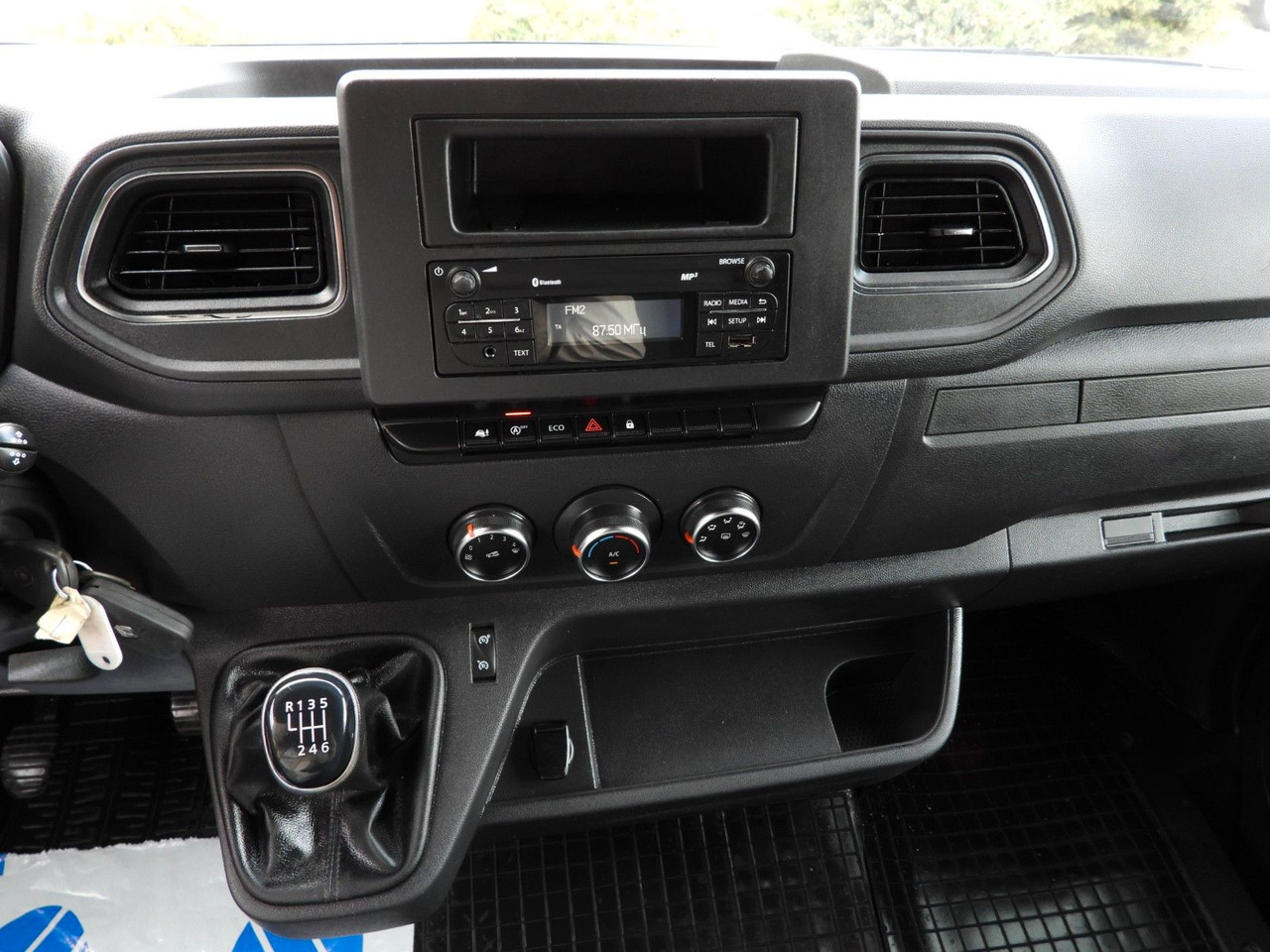 Locação de  Renault MASTER  PRITSCHE PLANE 10 PALETTEN WEBASTO A/C Renault MASTER  PRITSCHE PLANE 10 PALETTEN WEBASTO A/C: foto 24