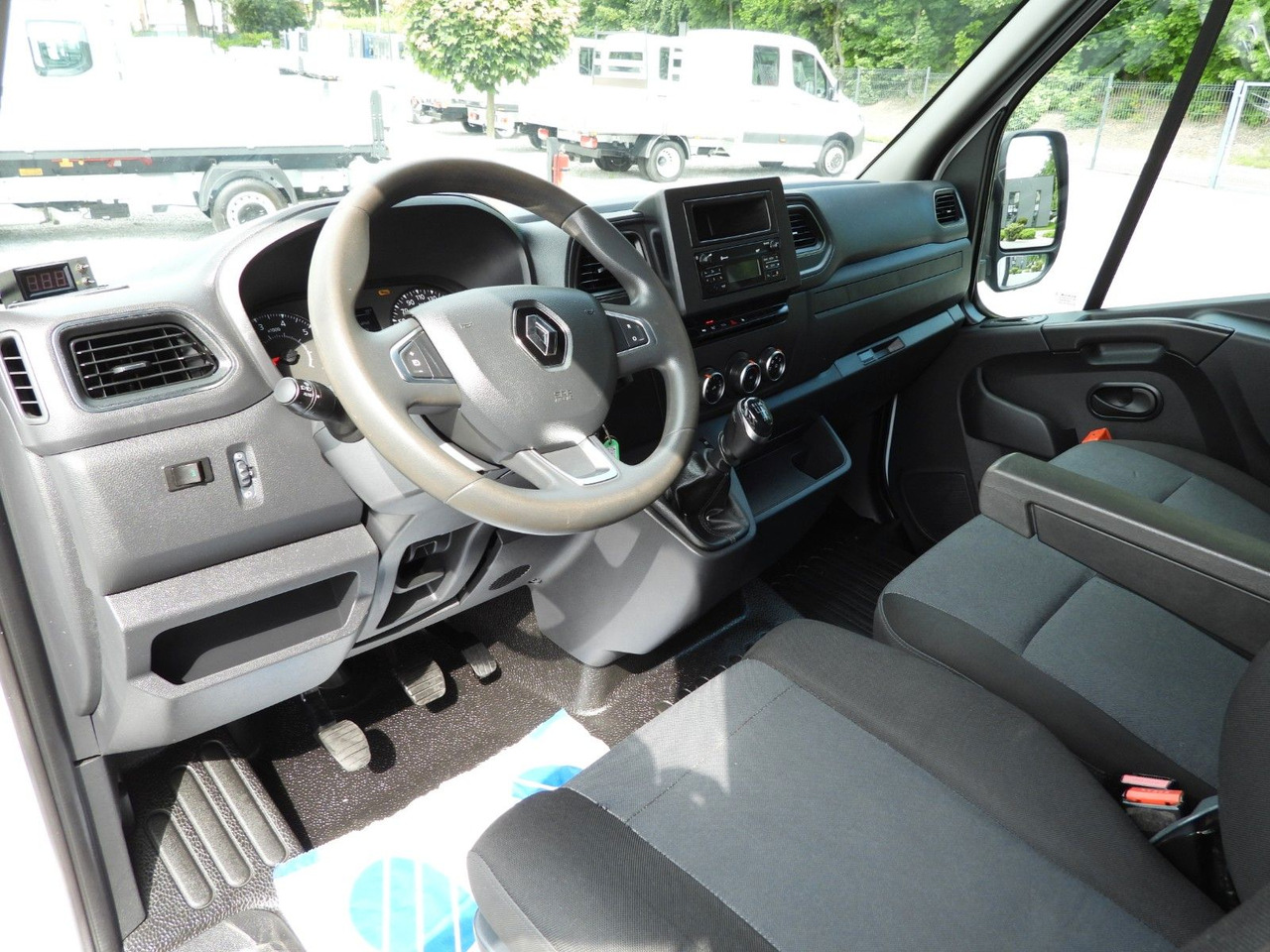 Renault MASTER PRITSCHE PLANE 10 PALETTEN WEBASTO A/C - Furgão de toldo: foto 2 Renault MASTER PRITSCHE PLANE 10 PALETTEN WEBASTO A/C - Furgão de toldo: foto 2