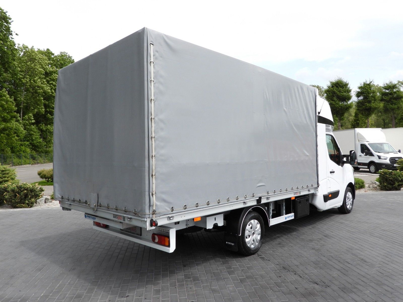 Renault MASTER PRITSCHE PLANE 8 PALETTEN WEBASTO A/C - Furgão de toldo, Carrinha cabine dupla: foto 3 Renault MASTER PRITSCHE PLANE 8 PALETTEN WEBASTO A/C - Furgão de toldo, Carrinha cabine dupla: foto 3