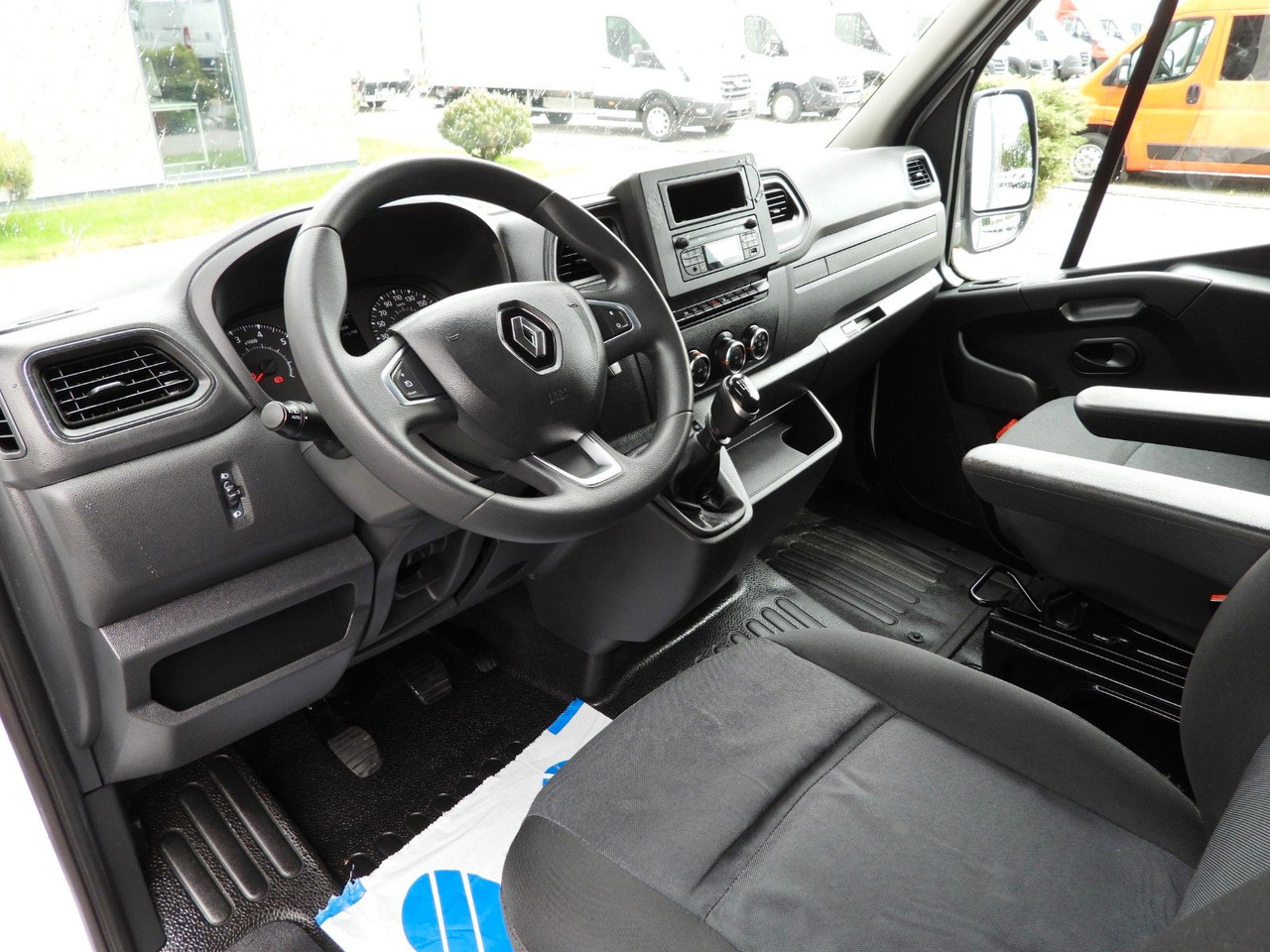 Renault MASTER PRITSCHE PLANE 8 PALETTEN WEBASTO A/C - Furgão de toldo, Carrinha cabine dupla: foto 2 Renault MASTER PRITSCHE PLANE 8 PALETTEN WEBASTO A/C - Furgão de toldo, Carrinha cabine dupla: foto 2