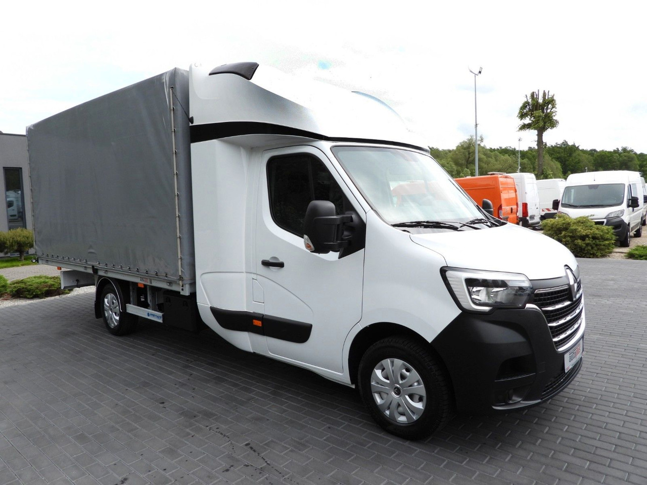 Renault MASTER PRITSCHE PLANE 8 PALETTEN WEBASTO A/C - Furgão de toldo, Carrinha cabine dupla: foto 4 Renault MASTER PRITSCHE PLANE 8 PALETTEN WEBASTO A/C - Furgão de toldo, Carrinha cabine dupla: foto 4