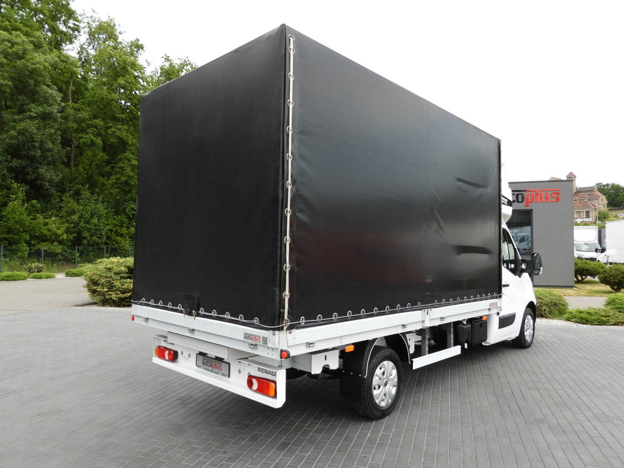 Renault MASTER PRITSCHE PLANE 8 PALETTEN WEBASTO - Furgão de toldo: foto 3 Renault MASTER PRITSCHE PLANE 8 PALETTEN WEBASTO - Furgão de toldo: foto 3