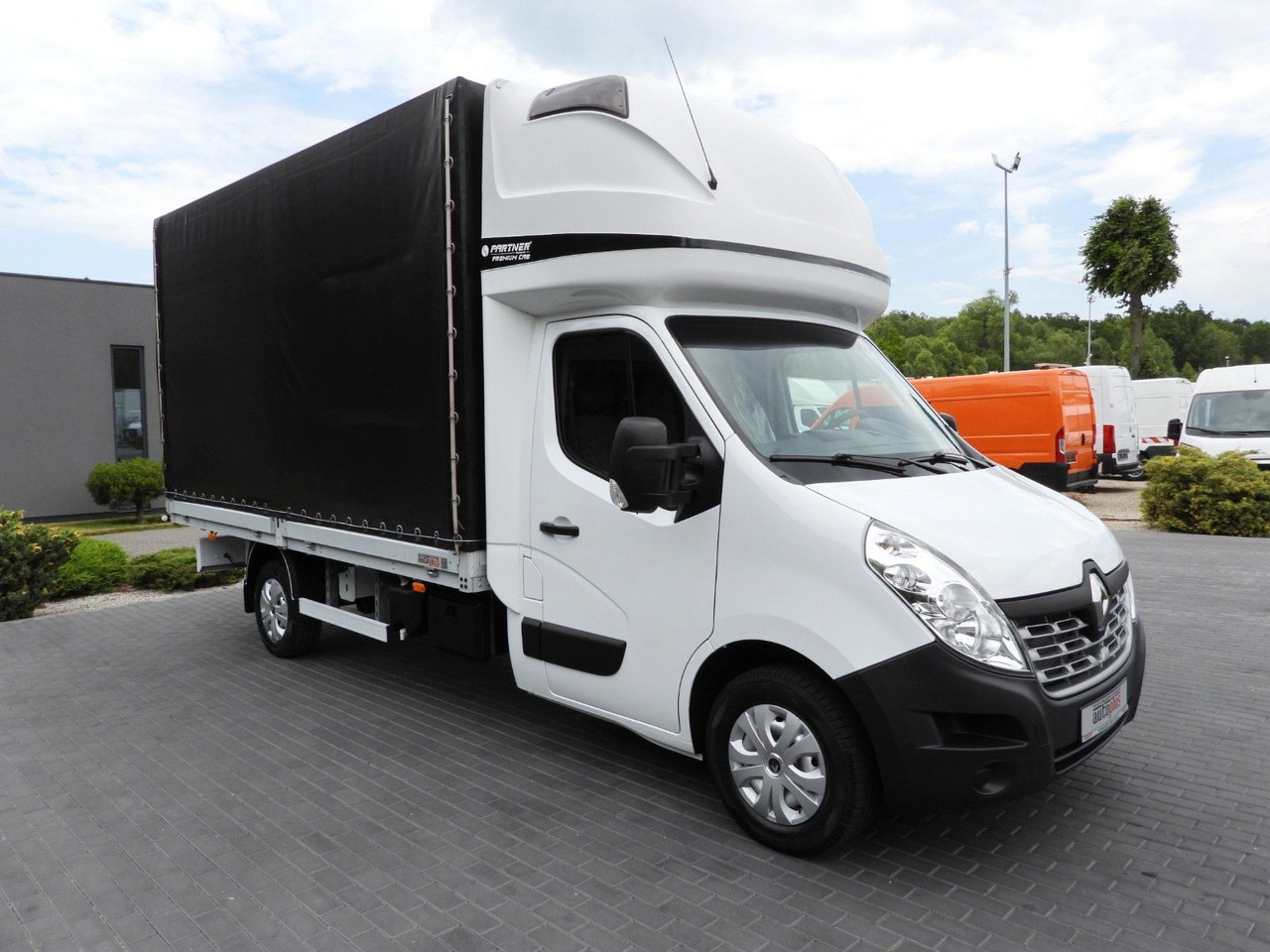 Renault MASTER PRITSCHE PLANE 8 PALETTEN WEBASTO - Furgão de toldo: foto 4 Renault MASTER PRITSCHE PLANE 8 PALETTEN WEBASTO - Furgão de toldo: foto 4