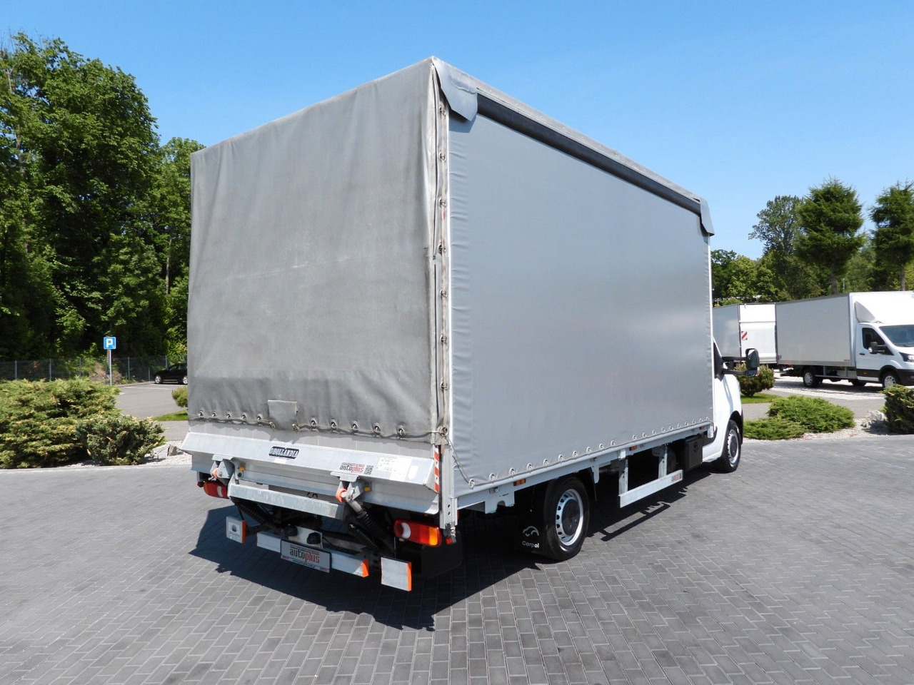 Renault MASTER PRITSCHE PLANE AUFZUG 10 PALETTEN WEBAST - Furgão de toldo: foto 3 Renault MASTER PRITSCHE PLANE AUFZUG 10 PALETTEN WEBAST - Furgão de toldo: foto 3