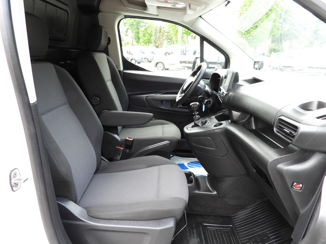 Locação de TOYOTA PROACE CITY REFRIGERATOR VAN -15*C POWER SUPPLY 230V CRUISE CONTROL AIR CONDITIONING 100HP TOYOTA PROACE CITY REFRIGERATOR VAN -15*C POWER SUPPLY 230V CRUISE CONTROL AIR CONDITIONING 100HP: foto 38 Locação de TOYOTA PROACE CITY REFRIGERATOR VAN -15*C POWER SUPPLY 230V CRUISE CONTROL AIR CONDITIONING 100HP TOYOTA PROACE CITY REFRIGERATOR VAN -15*C POWER SUPPLY 230V CRUISE CONTROL AIR CONDITIONING 100HP: foto 38