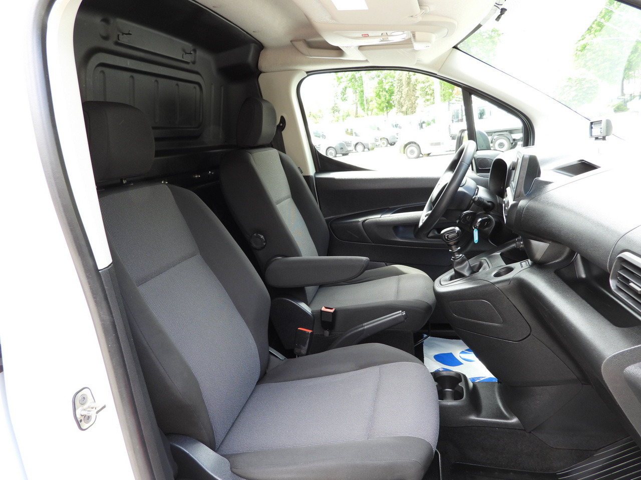 Locação de TOYOTA PROACE CITY REFRIGERATOR VAN -15*C POWER SUPPLY 230V CRUISE CONTROL AIR CONDITIONING 100HP TOYOTA PROACE CITY REFRIGERATOR VAN -15*C POWER SUPPLY 230V CRUISE CONTROL AIR CONDITIONING 100HP: foto 42 Locação de TOYOTA PROACE CITY REFRIGERATOR VAN -15*C POWER SUPPLY 230V CRUISE CONTROL AIR CONDITIONING 100HP TOYOTA PROACE CITY REFRIGERATOR VAN -15*C POWER SUPPLY 230V CRUISE CONTROL AIR CONDITIONING 100HP: foto 42