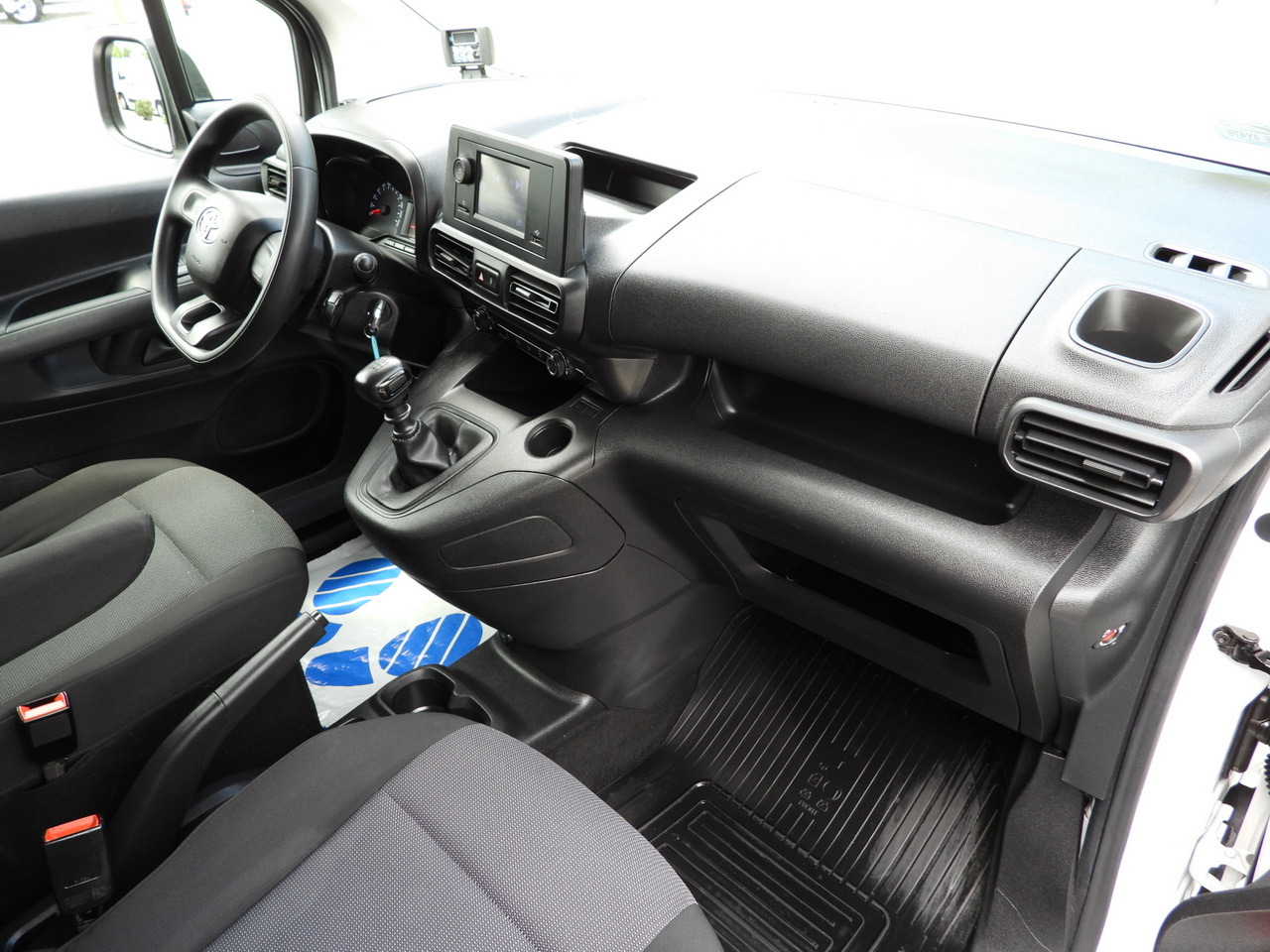 Locação de TOYOTA PROACE CITY REFRIGERATOR VAN -15*C POWER SUPPLY 230V CRUISE CONTROL AIR CONDITIONING 100HP TOYOTA PROACE CITY REFRIGERATOR VAN -15*C POWER SUPPLY 230V CRUISE CONTROL AIR CONDITIONING 100HP: foto 39 Locação de TOYOTA PROACE CITY REFRIGERATOR VAN -15*C POWER SUPPLY 230V CRUISE CONTROL AIR CONDITIONING 100HP TOYOTA PROACE CITY REFRIGERATOR VAN -15*C POWER SUPPLY 230V CRUISE CONTROL AIR CONDITIONING 100HP: foto 39