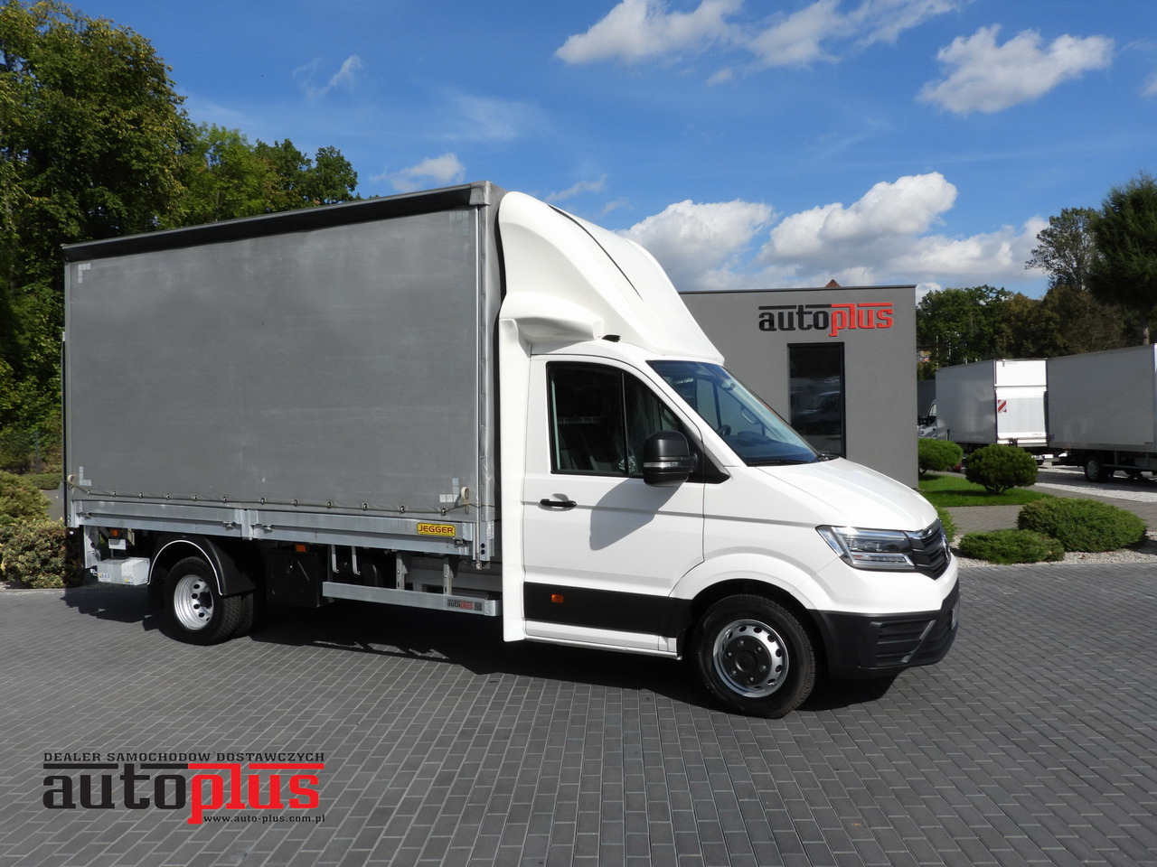 VOLKSWAGEN CRAFTER TARPAULIN LIFT 8 PALLETS CRUISE CONTROL LED LIGHTS TWIN WHEELS AIR CONDITIONING 180HP - Furgão de toldo: foto 1 VOLKSWAGEN CRAFTER TARPAULIN LIFT 8 PALLETS CRUISE CONTROL LED LIGHTS TWIN WHEELS AIR CONDITIONING 180HP - Furgão de toldo: foto 1
