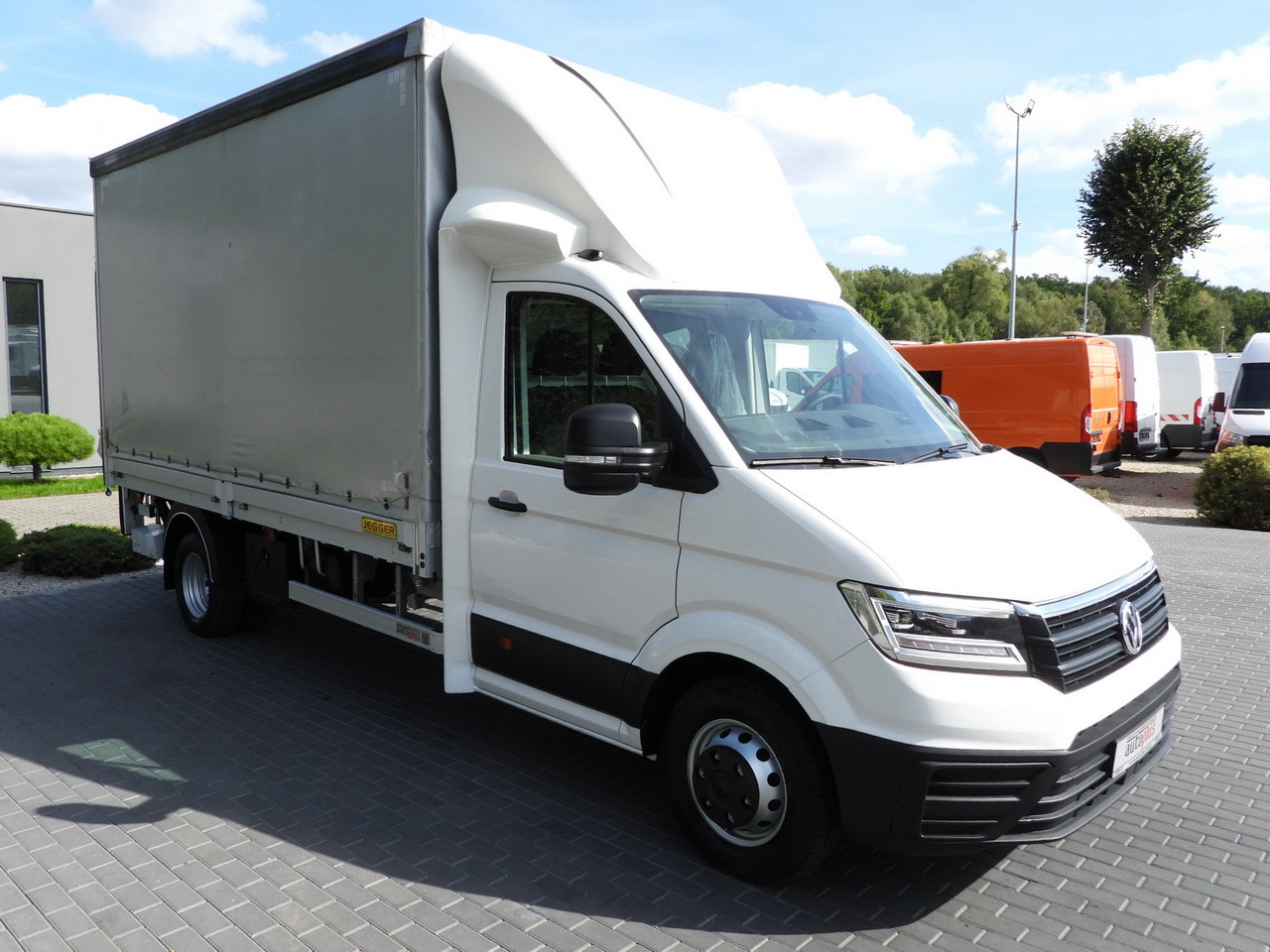 VOLKSWAGEN CRAFTER TARPAULIN LIFT 8 PALLETS CRUISE CONTROL LED LIGHTS TWIN WHEELS AIR CONDITIONING 180HP - Furgão de toldo: foto 4 VOLKSWAGEN CRAFTER TARPAULIN LIFT 8 PALLETS CRUISE CONTROL LED LIGHTS TWIN WHEELS AIR CONDITIONING 180HP - Furgão de toldo: foto 4