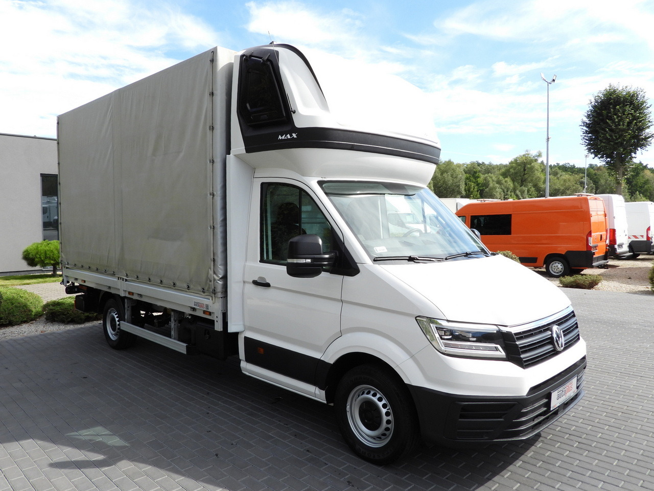 VOLKSWAGEN CRAFTER TARPAULIN LIFT 8 PALLETS WEBASTO CRUISE CONTROL LED LIGHTS AIR CONDITIONING 180HP - Furgão de toldo: foto 4 VOLKSWAGEN CRAFTER TARPAULIN LIFT 8 PALLETS WEBASTO CRUISE CONTROL LED LIGHTS AIR CONDITIONING 180HP - Furgão de toldo: foto 4