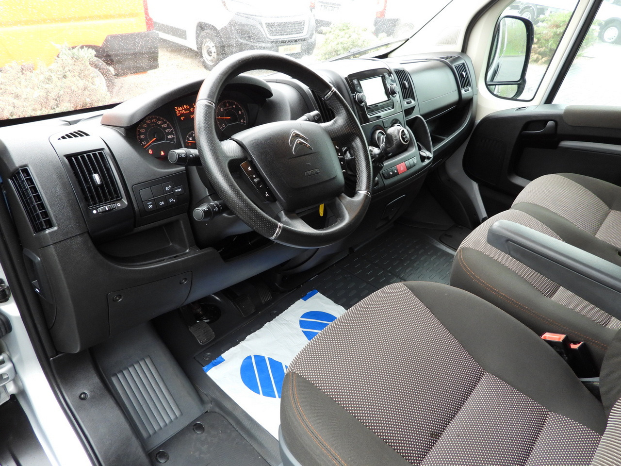 CITROEN JUMPER BOX DELIVERY VAN 7 SEATS CRUISE CONTROL LED LIGHTS AIR CONDITIONING 165HP - Veículo comercial: foto 2 CITROEN JUMPER BOX DELIVERY VAN 7 SEATS CRUISE CONTROL LED LIGHTS AIR CONDITIONING 165HP - Veículo comercial: foto 2