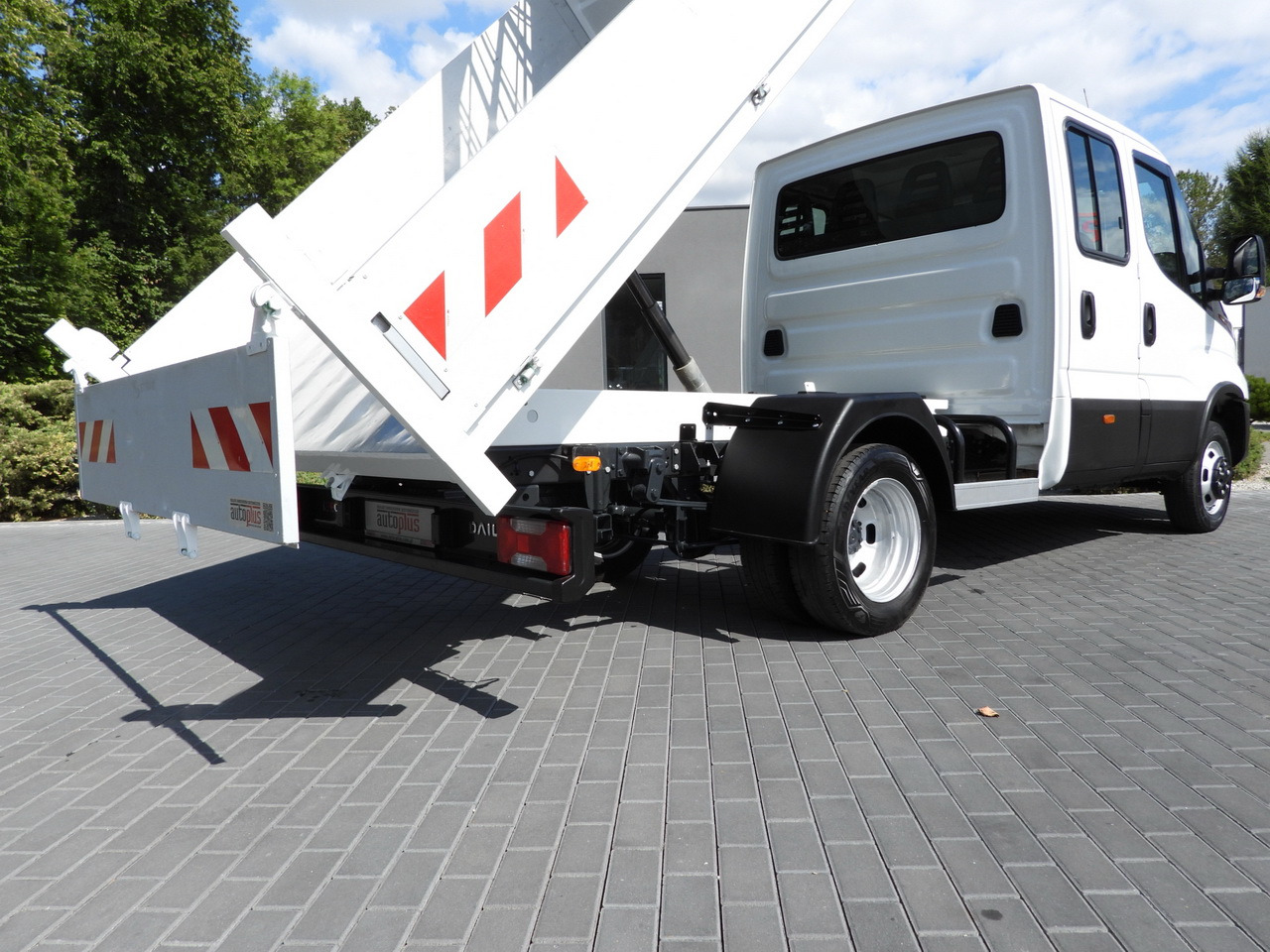 Locação de IVECO DAILY 35C16 TIPPER DOUBLE CABIN DOKA 6 SEATS CRUISE CONTROL NAVIGATION TWIN WHEELS AIR CONDITIONING  160HP IVECO DAILY 35C16 TIPPER DOUBLE CABIN DOKA 6 SEATS CRUISE CONTROL NAVIGATION TWIN WHEELS AIR CONDITIONING  160HP: foto 17