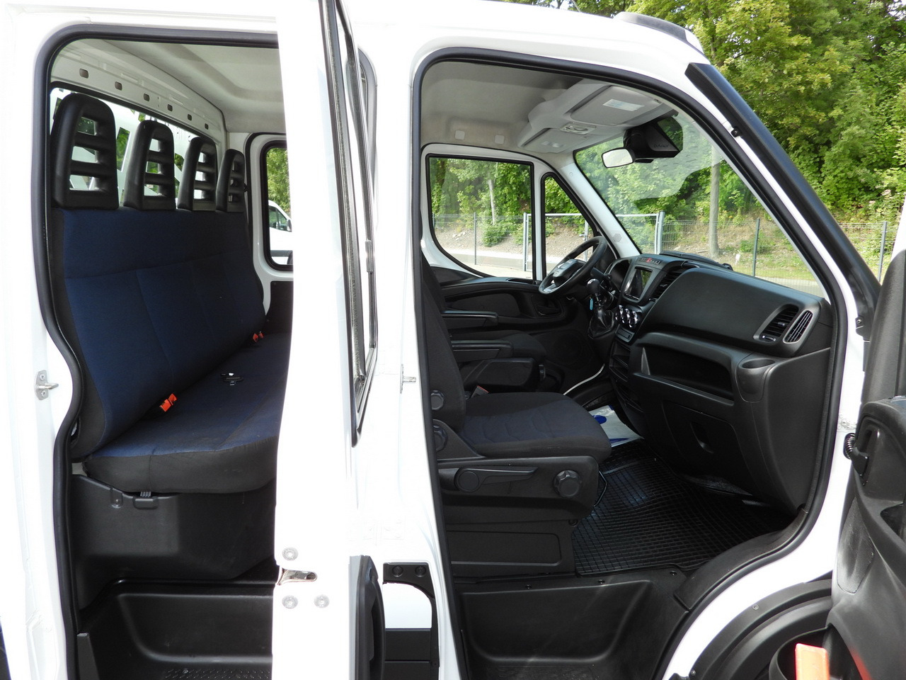 Locação de IVECO DAILY 35C16 TIPPER DOUBLE CABIN DOKA 6 SEATS CRUISE CONTROL NAVIGATION TWIN WHEELS AIR CONDITIONING  160HP IVECO DAILY 35C16 TIPPER DOUBLE CABIN DOKA 6 SEATS CRUISE CONTROL NAVIGATION TWIN WHEELS AIR CONDITIONING  160HP: foto 39