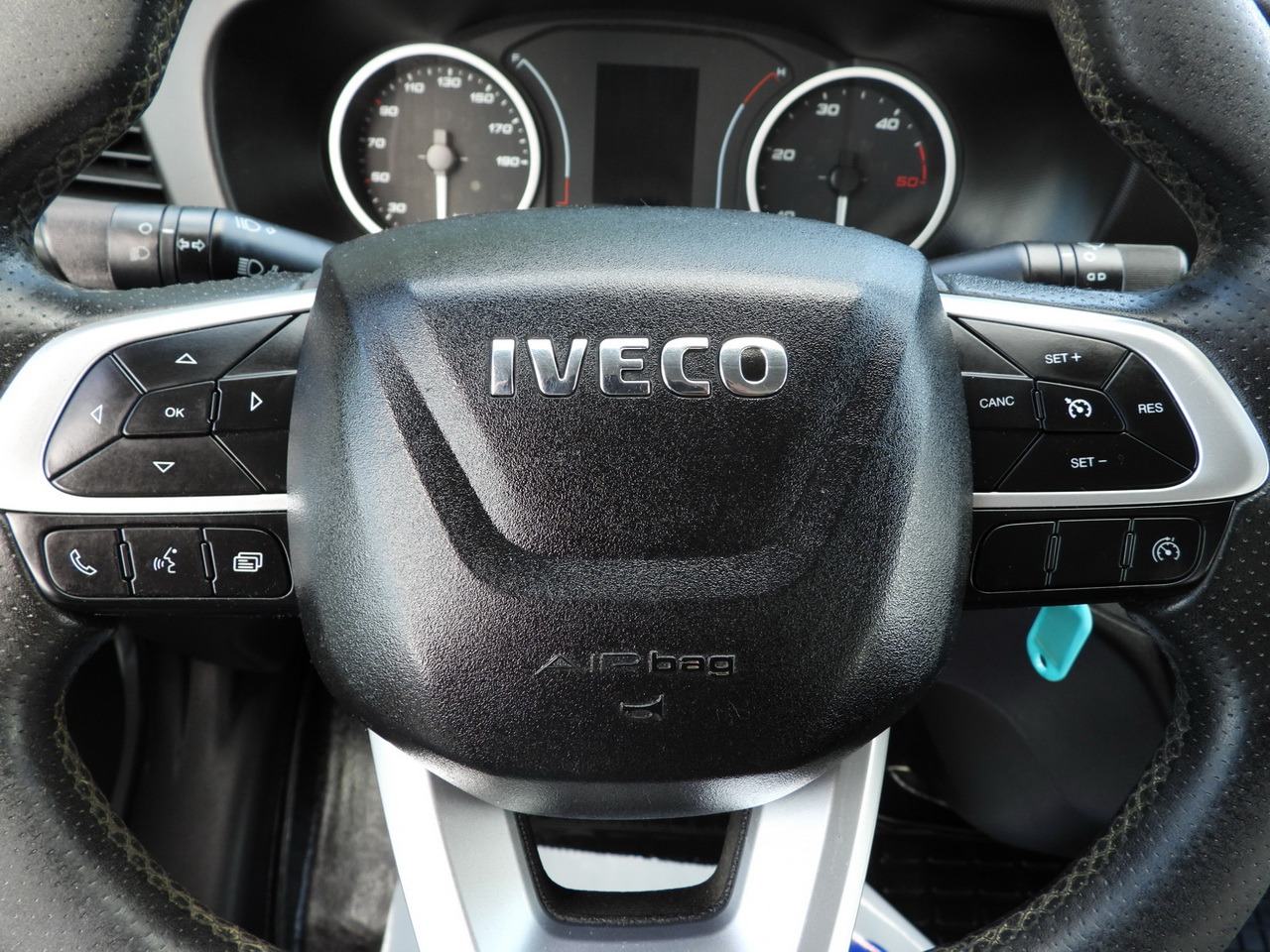 Locação de IVECO DAILY 35C16 TIPPER DOUBLE CABIN DOKA 6 SEATS CRUISE CONTROL NAVIGATION TWIN WHEELS AIR CONDITIONING  160HP IVECO DAILY 35C16 TIPPER DOUBLE CABIN DOKA 6 SEATS CRUISE CONTROL NAVIGATION TWIN WHEELS AIR CONDITIONING  160HP: foto 29