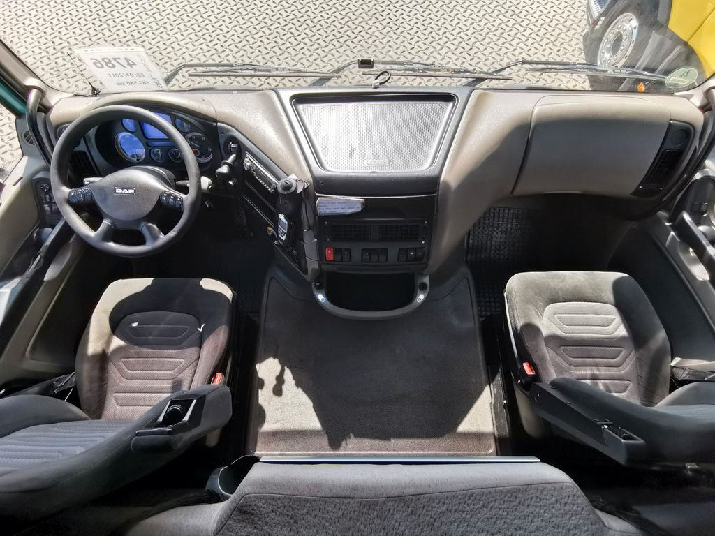 Caminhão transporte de gado DAF XF 105.460  / Intarder / 4 Stock / KOMPLETT ! DAF XF 105.460  / Intarder / 4 Stock / KOMPLETT !: foto 14