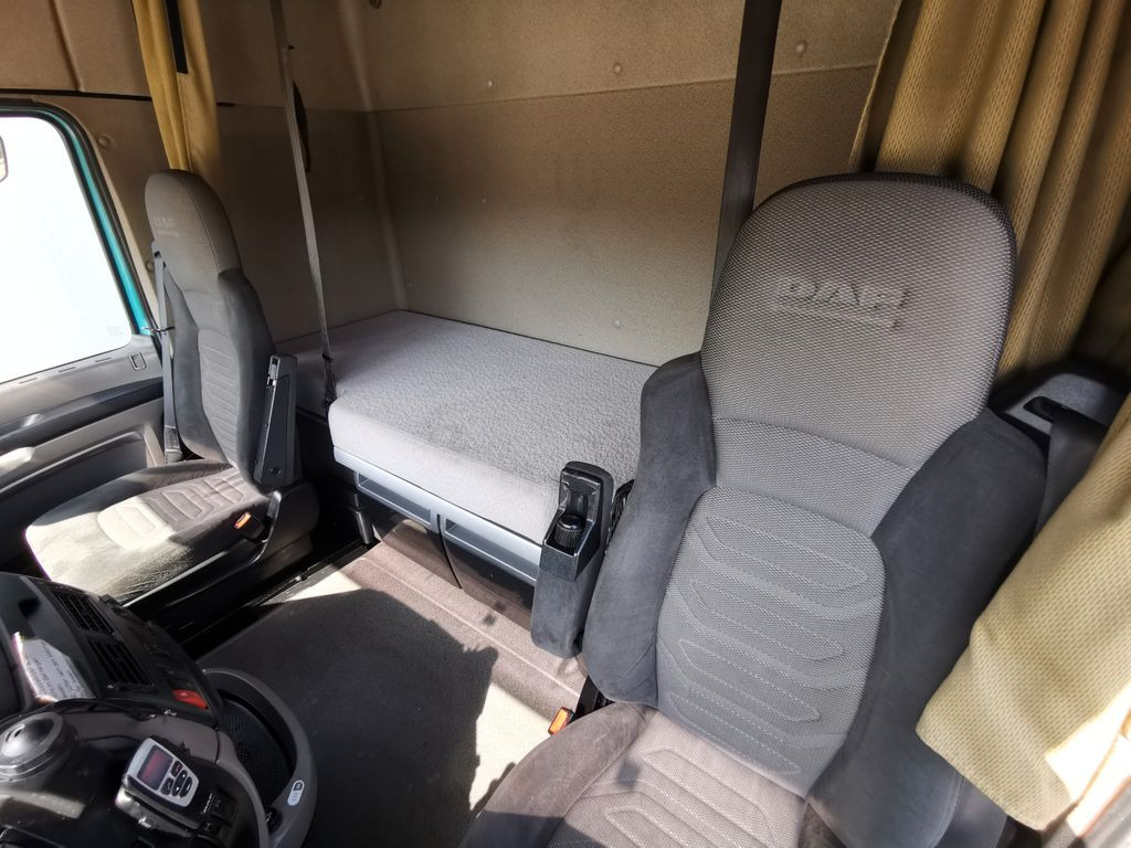 Caminhão transporte de gado DAF XF 105.460  / Intarder / 4 Stock / KOMPLETT ! DAF XF 105.460  / Intarder / 4 Stock / KOMPLETT !: foto 13