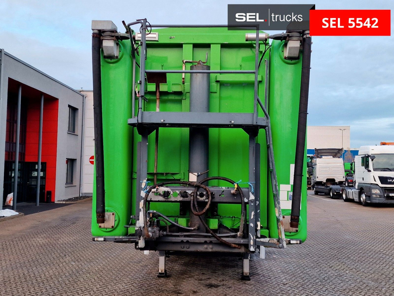 Kempf Duales Transportsyst.: Schüttgüter+Flüssikeiten Kempf Duales Transportsyst.: Schüttgüter+Flüssikeiten - Semireboque basculante: foto 2 Kempf Duales Transportsyst.: Schüttgüter+Flüssikeiten Kempf Duales Transportsyst.: Schüttgüter+Flüssikeiten - Semireboque basculante: foto 2