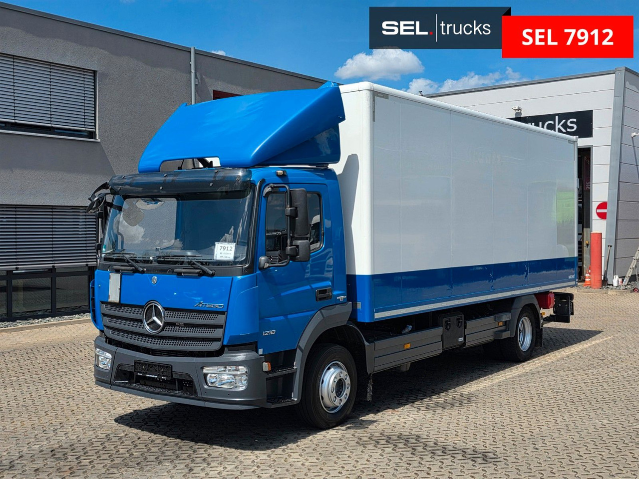 Mercedes-Benz Atego 1218 / Ladebordwand - Caminhão furgão: foto 1 Mercedes-Benz Atego 1218 / Ladebordwand - Caminhão furgão: foto 1