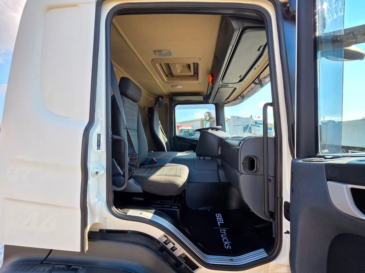 Caminhão chassi Scania P420 LB6X2*4MNA / Retarder  / PTO / ADR: foto 22