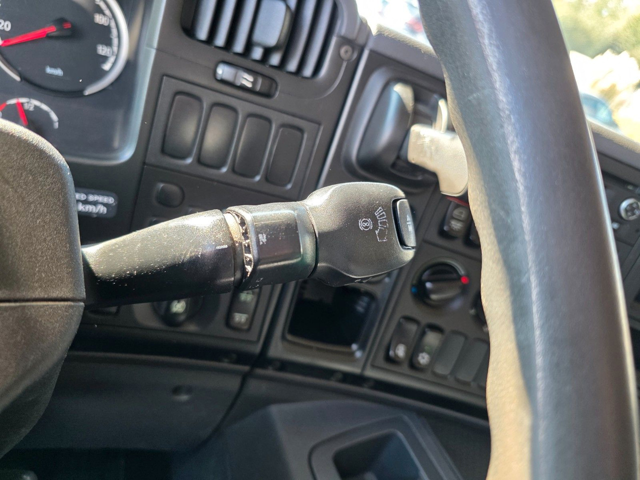 Caminhão chassi Scania P420 LB6X2*4MNA / Retarder  / PTO / ADR: foto 29