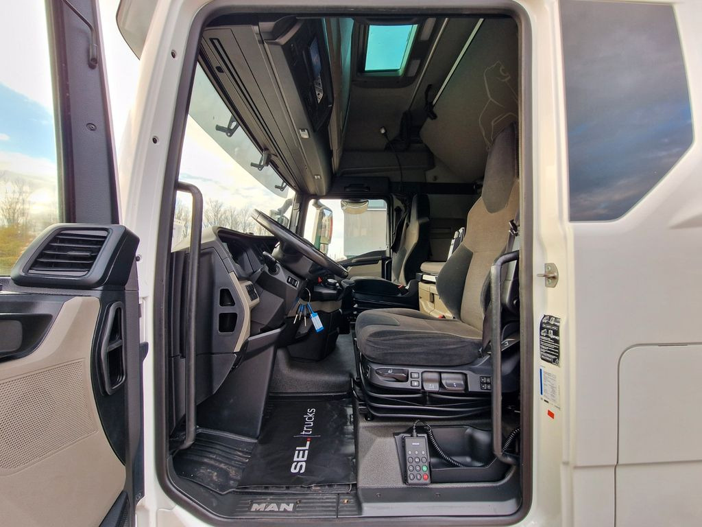 Fotografia de interior 1: Tractor MAN TGX 18.510 4X2 BL SA / Retarder / Navi MAN TGX 18.510 4X2 BL SA / Retarder / Navi