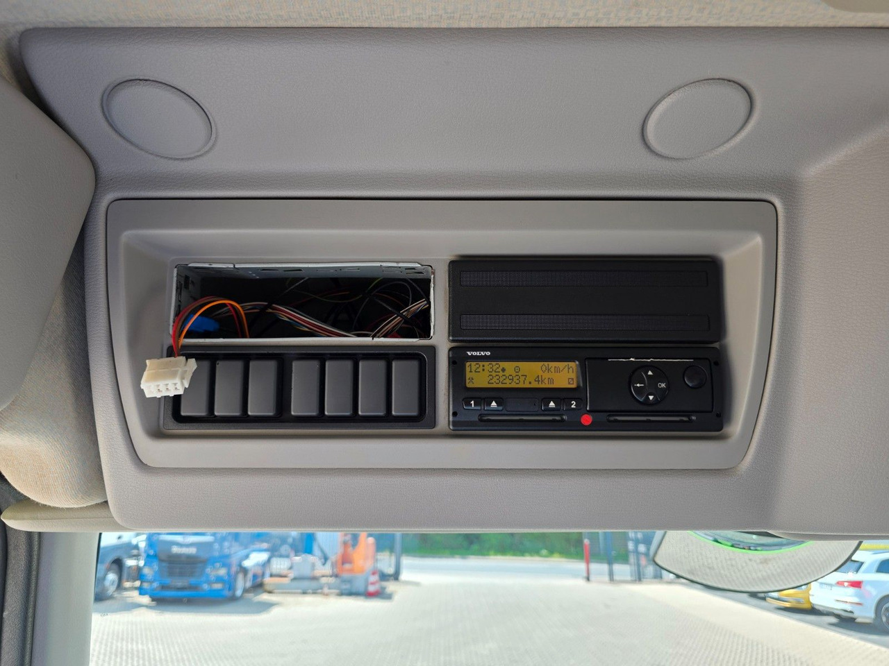 Caminhão com lona Volvo FL 240: foto 25