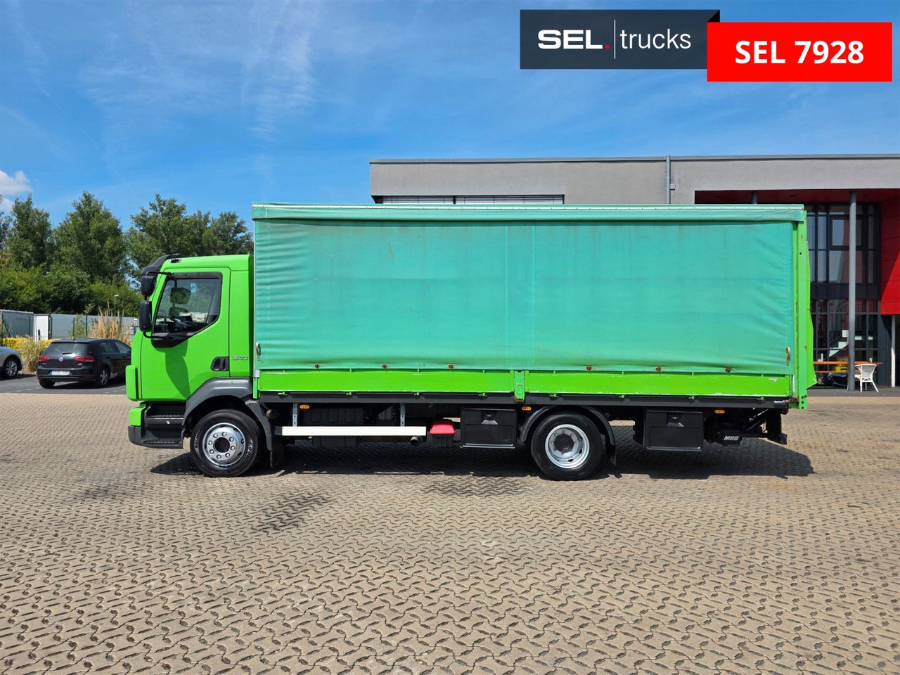 Caminhão com lona Volvo FL 240: foto 8