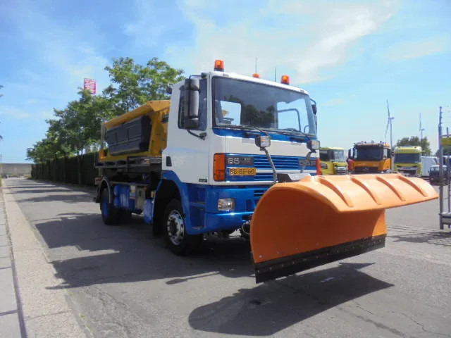 DAF 65.210 ATI 4X4 ZOUT + SNEEUW - Removedor de neve: foto 3 DAF 65.210 ATI 4X4 ZOUT + SNEEUW - Removedor de neve: foto 3
