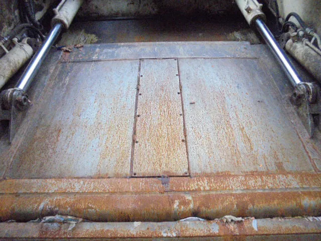 Caminhão de lixo DAF CF 75.250 6X2 EEV: foto 15