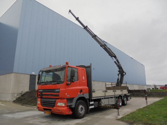 DAF CF 85.360 6X2 GESTUURDE AS - Camião de caixa aberta/ Plataforma, Caminhão grua: foto 1 DAF CF 85.360 6X2 GESTUURDE AS - Camião de caixa aberta/ Plataforma, Caminhão grua: foto 1