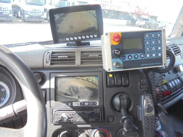 Caminhão de lixo DAF FAN CF75-250 6X2: foto 15