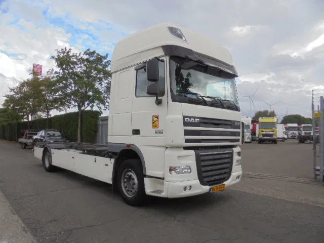 DAF XF 105 410 NL truck - Caminhão transportador de contêineres/ Caixa móvel: foto 3 DAF XF 105 410 NL truck - Caminhão transportador de contêineres/ Caixa móvel: foto 3