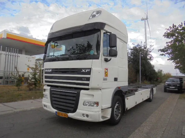 DAF XF 105 410 NL truck - Caminhão transportador de contêineres/ Caixa móvel: foto 1 DAF XF 105 410 NL truck - Caminhão transportador de contêineres/ Caixa móvel: foto 1