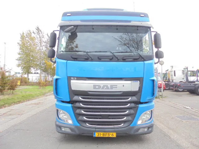 DAF XF 410 6X2 NL TRUCK TUV 03-26 - Caminhão com lona: foto 2 DAF XF 410 6X2 NL TRUCK TUV 03-26 - Caminhão com lona: foto 2