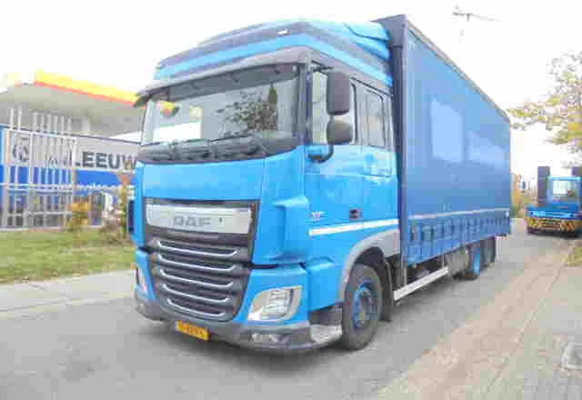 DAF XF 410 6X2 NL TRUCK TUV 03-26 - Caminhão com lona: foto 1 DAF XF 410 6X2 NL TRUCK TUV 03-26 - Caminhão com lona: foto 1