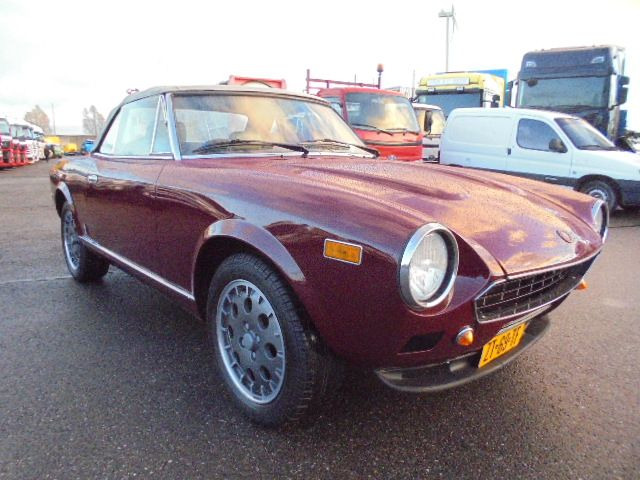 Fiat 124 SPIDER 2000 USA - Cabriolet: foto 3 Fiat 124 SPIDER 2000 USA - Cabriolet: foto 3