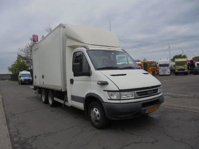 Iveco Daily 40 C14 HPI TREKKER OPLEGGER - Carrinha de contentor, Carrinha cabine dupla: foto 3 Iveco Daily 40 C14 HPI TREKKER OPLEGGER - Carrinha de contentor, Carrinha cabine dupla: foto 3