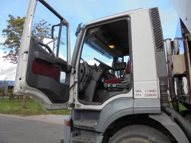 Caminhão tanque Iveco Stralis 270: foto 11