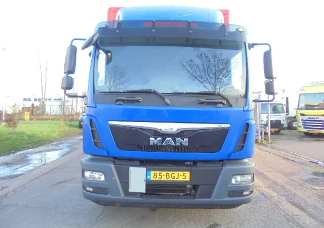 MAN TGM 12-250 - Caminhão furgão: foto 2 MAN TGM 12-250 - Caminhão furgão: foto 2