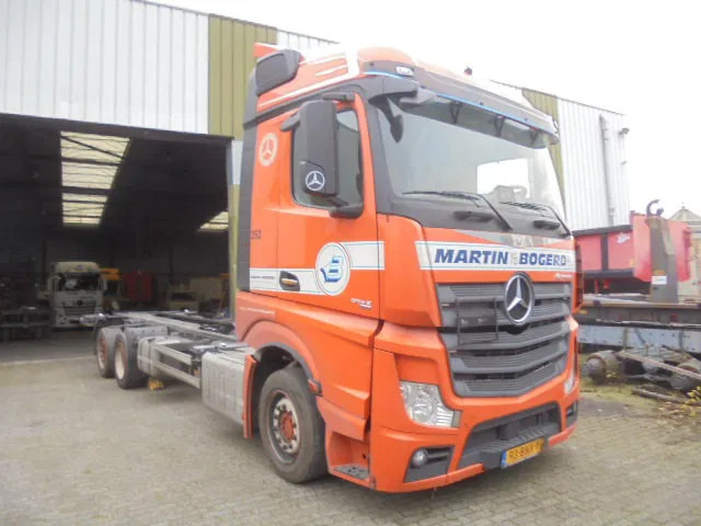 Mercedes-Benz Actros 2542 LS 6X2 ENGINE BROKE - Caminhão transportador de contêineres/ Caixa móvel: foto 3 Mercedes-Benz Actros 2542 LS 6X2 ENGINE BROKE - Caminhão transportador de contêineres/ Caixa móvel: foto 3