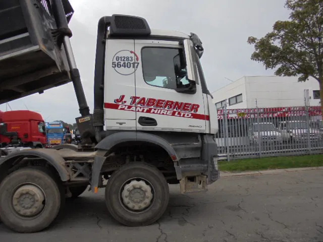 Mercedes-Benz Arocs 3240 K 8X4 - Caminhão basculante: foto 4 Mercedes-Benz Arocs 3240 K 8X4 - Caminhão basculante: foto 4