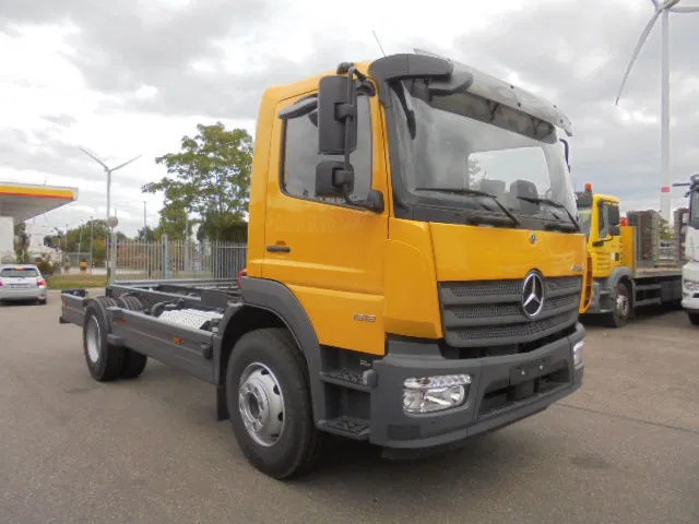 Mercedes-Benz Atego 1518 NEW DEMO MET FABRIEKS GARANTIE - Caminhão chassi: foto 3 Mercedes-Benz Atego 1518 NEW DEMO MET FABRIEKS GARANTIE - Caminhão chassi: foto 3