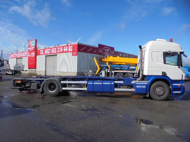 Scania P280 B 4X2 - Caminhão transportador de contêineres/ Caixa móvel: foto 3 Scania P280 B 4X2 - Caminhão transportador de contêineres/ Caixa móvel: foto 3