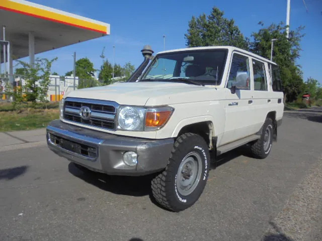 Toyota Land Cruiser HZJ76L 4X4 EXPORT OUTSIDE EU ONLY - Automóvel: foto 1 Toyota Land Cruiser HZJ76L 4X4 EXPORT OUTSIDE EU ONLY - Automóvel: foto 1