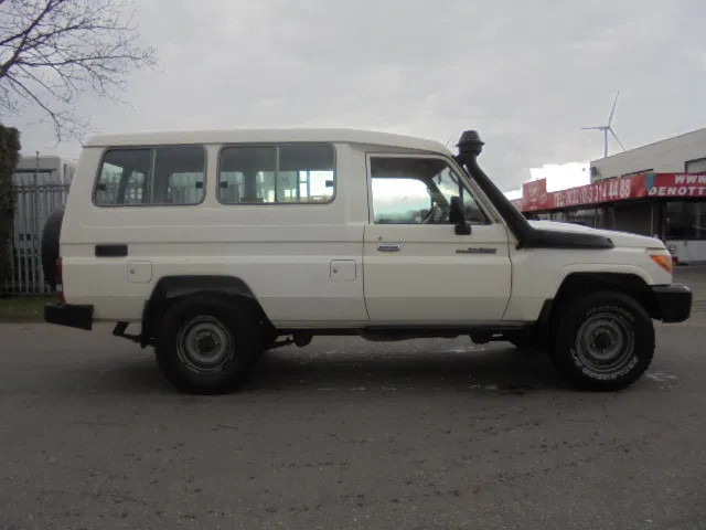Toyota Land Cruiser HZJ78L 4WD EXPORT OUT EU ONLY - Automóvel: foto 4 Toyota Land Cruiser HZJ78L 4WD EXPORT OUT EU ONLY - Automóvel: foto 4