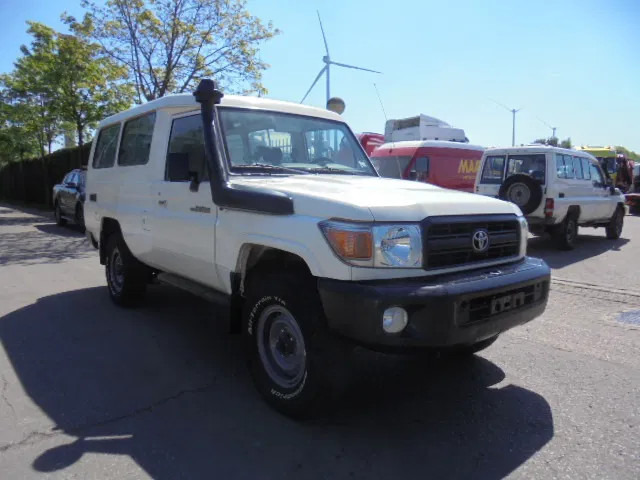 Toyota Land Cruiser HZJ78L 4X4 EXPORT OUTSIDE EU ONLY - Automóvel: foto 3 Toyota Land Cruiser HZJ78L 4X4 EXPORT OUTSIDE EU ONLY - Automóvel: foto 3