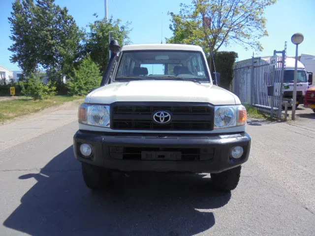 Toyota Land Cruiser HZJ78L 4X4 EXPORT OUTSIDE EU ONLY - Automóvel: foto 2 Toyota Land Cruiser HZJ78L 4X4 EXPORT OUTSIDE EU ONLY - Automóvel: foto 2