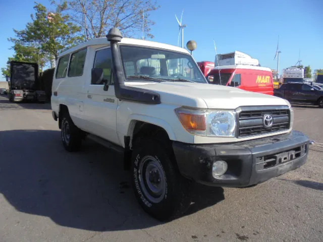 Toyota Land Cruiser HZJ78L 4X4 EXPORT OUTSIDE EU ONLY - Automóvel: foto 3 Toyota Land Cruiser HZJ78L 4X4 EXPORT OUTSIDE EU ONLY - Automóvel: foto 3