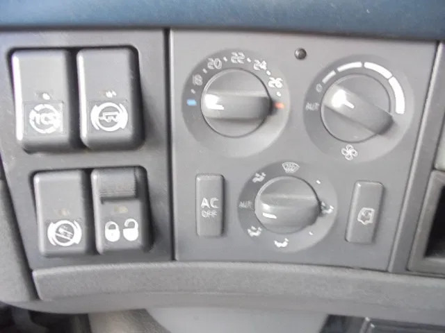 Caminhão com lona Volvo FH 460 6X2 NL TRUCK: foto 16 Caminhão com lona Volvo FH 460 6X2 NL TRUCK: foto 16